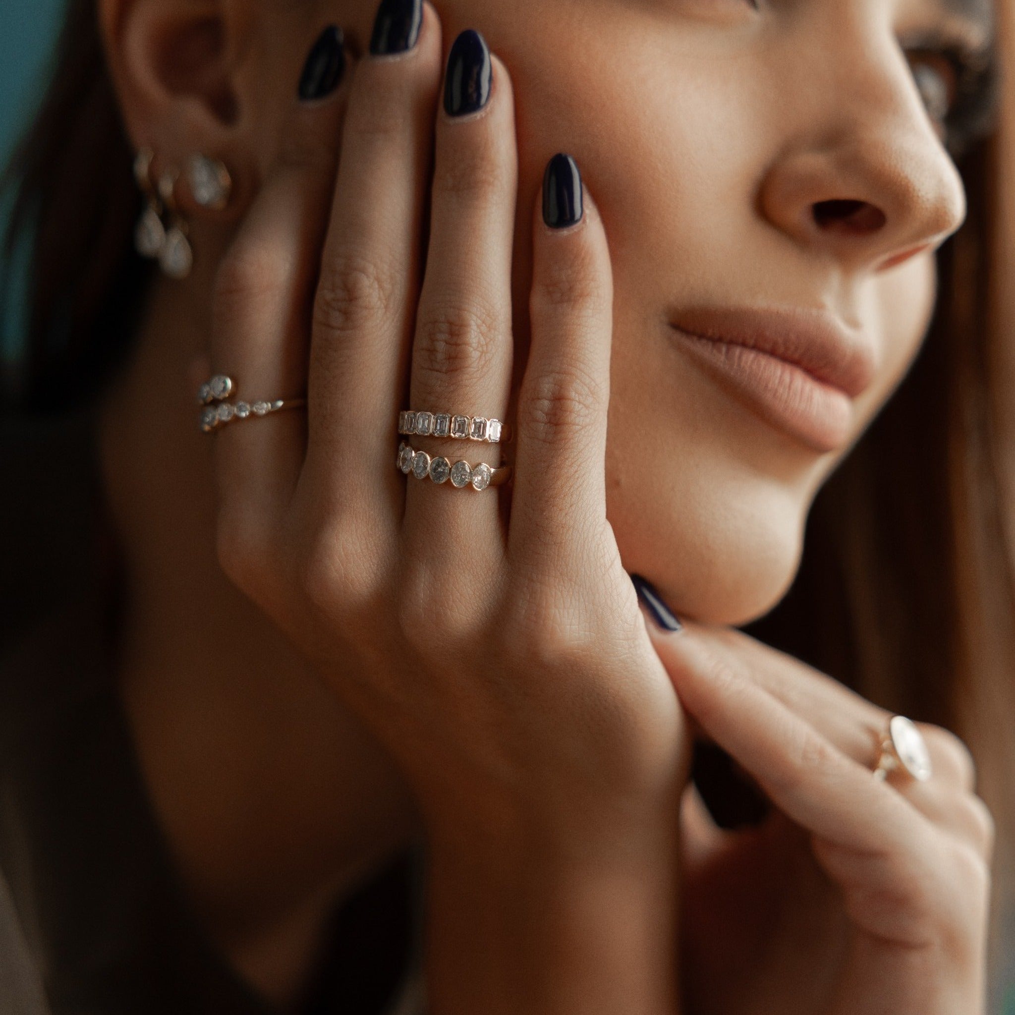 OVAL DIAMOND BEZEL 3/4 BAND